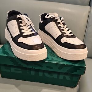 Le Tigre Women's Black and White Sneakers